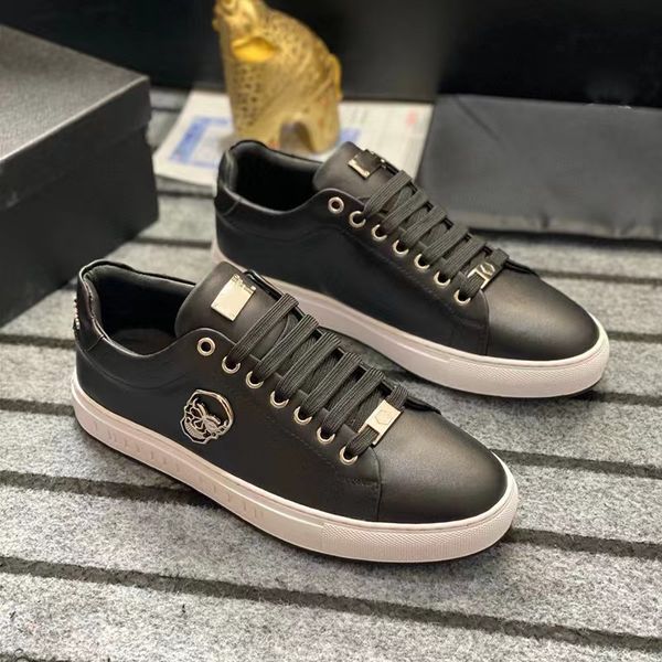

2023 men casual shoes designer leather metal decoration mens fashion low to help leathers camouflage black white