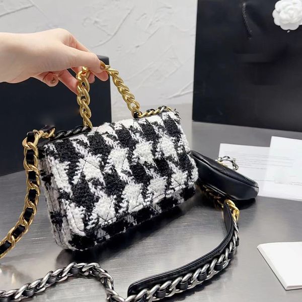 

2022 women messenger bags classic luxurys designers thousands bird lattice recently a lot of stars are on back this bag overall shape contin
