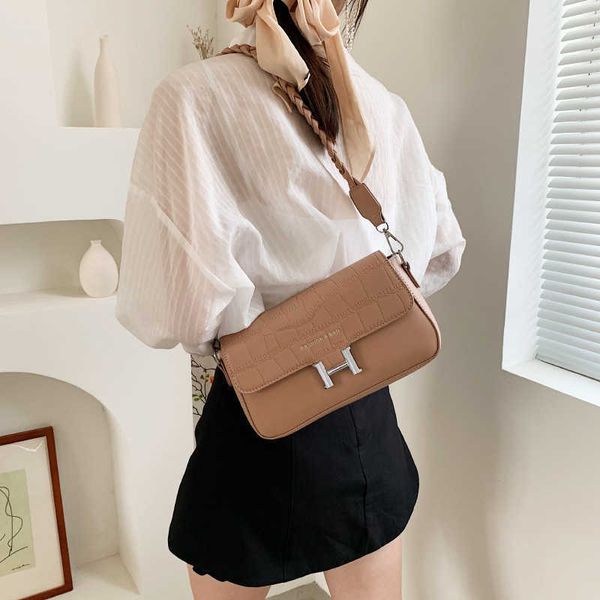 

small square bag women's new fashion solid color underarm bag fashion version french stick leisure simple messenger outlet purse, Black;red