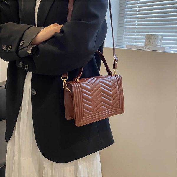 

design bag factory wholesale and retail high sense foreign style women's new fashion korean version msenger wave one shoulder small squ