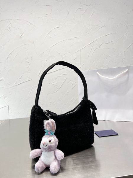 

2022 plush armpit bags designer shoulder bag fashion luxury handbag women's messenger bag pink winter style fabric comfortable
