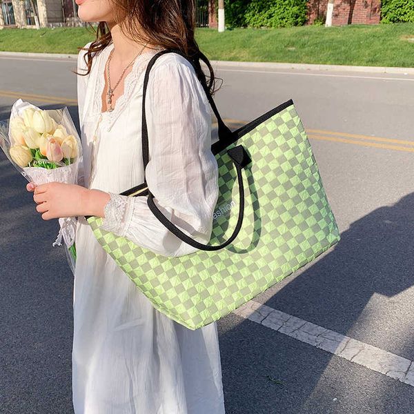

design bag factory wholesale and retail 2023 new type bucket bag women's large capacity portable one shoulder diagonal cross checker to