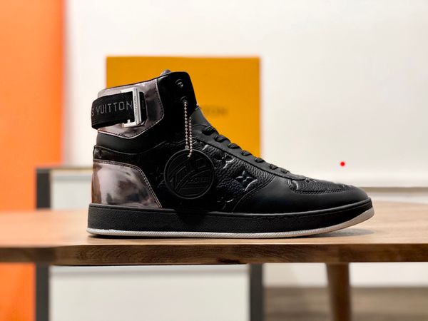 

2023 man designer boots land boots martin timber cowboy snow crafted black leather luxury high heel ankle for australia men booties size 39-
