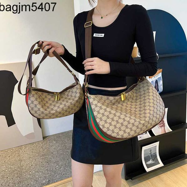 

design bag factory wholesale and retail bag girl 2023 autumn new broadband red printing versatile fashion shoulder tote