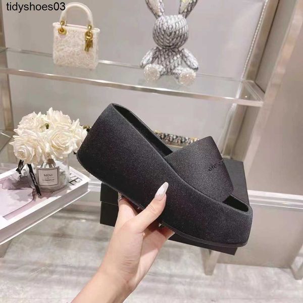 

designer king slippers indoor anti-skid women wear 2022 new net red outside in summer with increased feeling of slipper size 34-40, Black