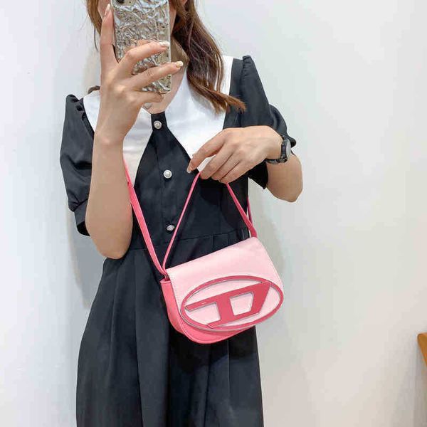 

diese messenger bag women's summer niche design shoulder jingle bag simple and versatile contrast underarm handbag 220614