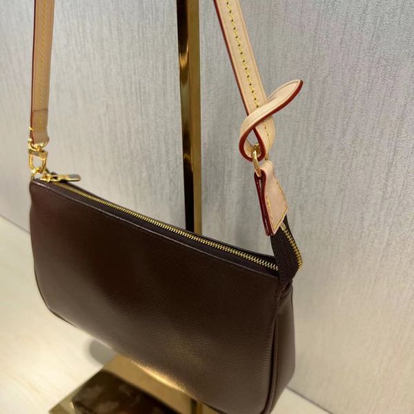 

handbag saddles bag with strap designer bag backpacks tote wallet magnetic metal pendant purses shoulder bags womens crossbody handbags fash