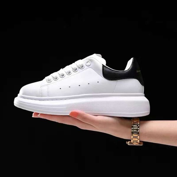 

wholesale designer shoes skateboard sneakers runnings sport outside classic casual men women leather embroidered ace bee black white for dun