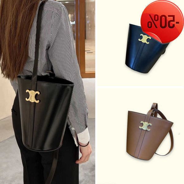 

designer bag 2022 autumn and winter new triumphal arch bucket portable shoulder bag msenger calf leather real net red factory direct sale