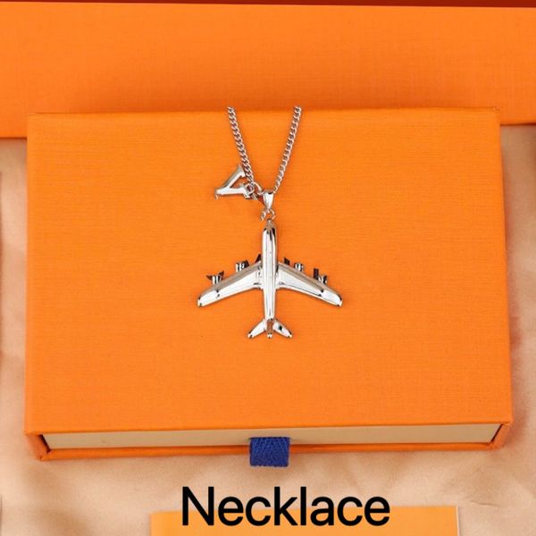 

womens mens luxury designer necklace pendant fashion jewelry lovers girls men l skate necklaces pendnts cuban link gold chains clover silver