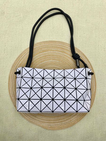 

designer ladies totes leather luxury goods classic fashion brand one-shoulder zipper 15.7-23.5-7.8