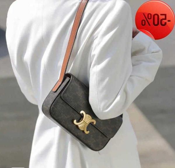 

designer bag arc de triomphe armpit female magic stick 2022 new fashion leather tofu bag msenger single shoulder portable small square facto