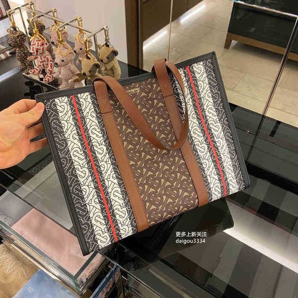 

burbrerys crossbody handbags bags burbrery onthego tote luxuries designers women bag purses totes designer woman handbag shoulder wallet par