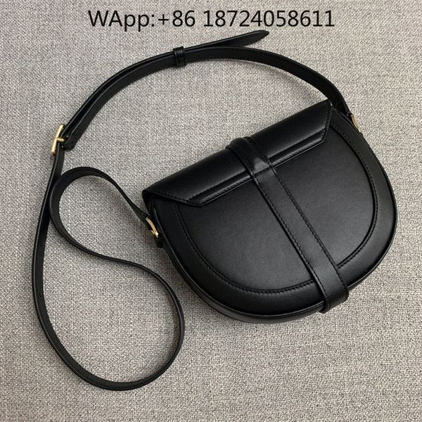 

style it's made of calfskin metal clasp that rotates dotted the whole bag built-in card slot fashion improve your personal temperam