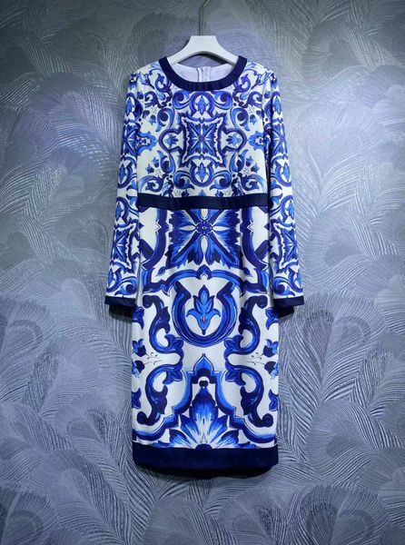 

high-quality white blue proclaim pattern elastic fabric dress, Black