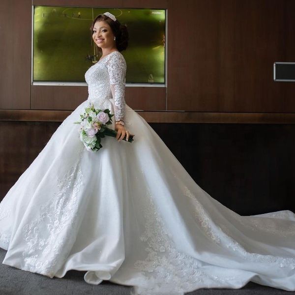 

2023 luxury crystal beading wedding dress long lace sleeves ball gown bridal gowns sweep train custom made dresses, White