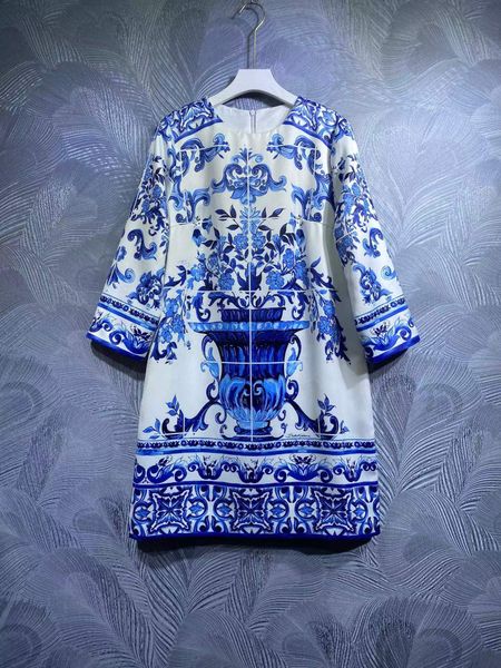 

high-quality white blue proclaim pattern loose-waist dress, Black