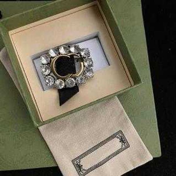 

luxury designer jewelry brooch pin famous letter diamond new ornaments mens women dress ornaments clothing decoration, Gray