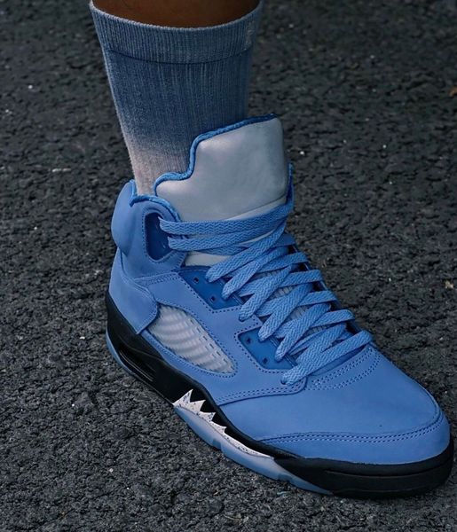 

2022 authentic 5 unc shoes 5s university blue black white silver 3m reflective men outdoor sneakers with original box dv1310-401 size us7-13