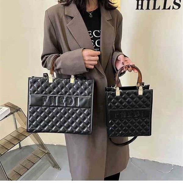 

70% off 2023 designer bag texture lingge portable tote women's winter trend versatile messenger