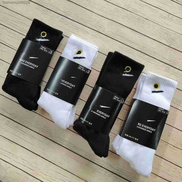 

designer socks fashion brand flower long tube towel bottom black white running basketball socks men women, White;pink
