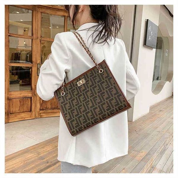 

70% off 2023 designer bag high-capacity tot son and mother's korean chain texturedv7i