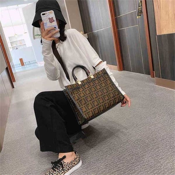 

50% off 2023 designer bag women's bags of trendy old flower tote canvas printed large women's portable single shopping