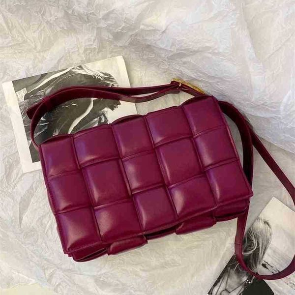 

crossbody bottegas bags venetas classic pickup cassette 2022 real sheep woven hand pillow messenger bag five thousand four hundred twenty-se