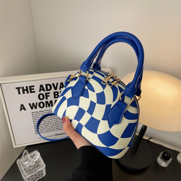 

202210071851wcx the little one in three colors single shoulder messenger bag