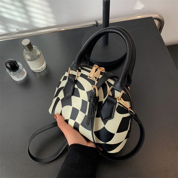 

202210071830wcx the little one in three colors single shoulder messenger bag