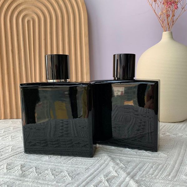 

freshener man perfume male fragrance masculine edt 100ml citrus woody spicy and rich fragrances dark blue-gray thick glass bottle body parfu
