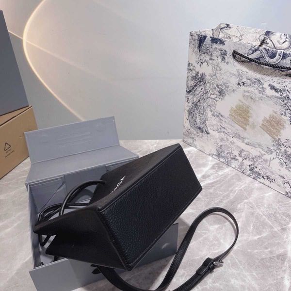 

designer luxury womens bag balencigas handbag b-shaped paris single shoulder messenger fashion square gift shoulder oblique span versatile h