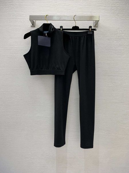 

brand women's two piece pants the new triangle yoga suit is a semi zipper stand collar sleeveless vest with tight hip lifting bottoms, White