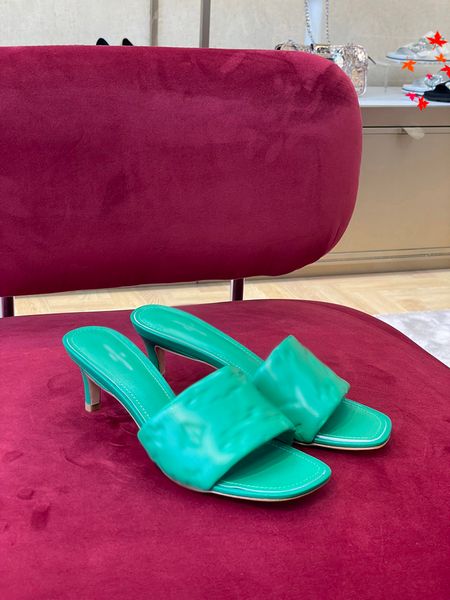 

2023 designers italy women slippers lady flat flip flops summer outdoor beach leather slide sandals classical slipper -m009, Black