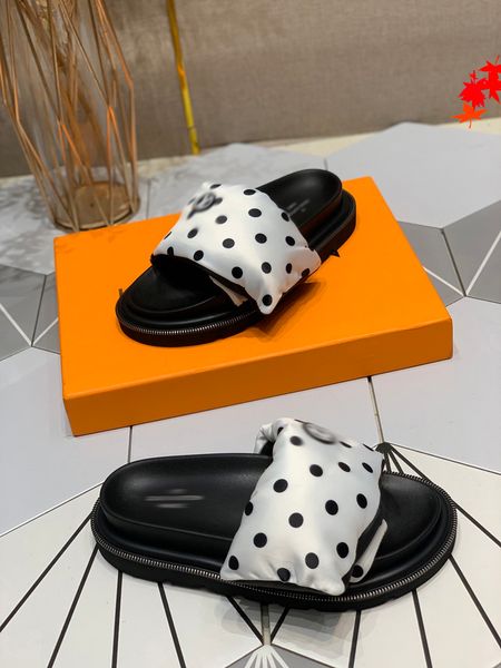 

2023 designers italy women slippers lady flat flip flops summer outdoor beach leather slide sandals classical slipper -m006, Black