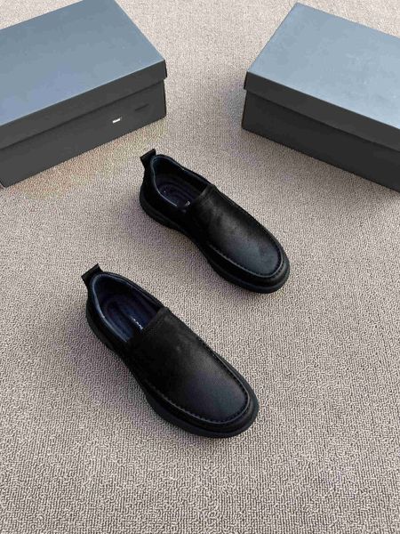 

autumn and winter 2022 new casual men's shoes fashion trend casual versatile lightweight leather, Black