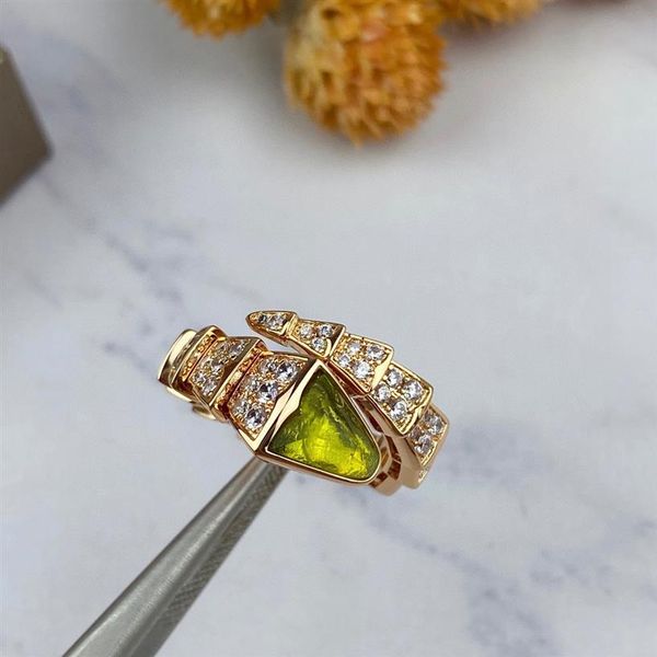 

v gold material luxurious quality snake shape ring with green diamond and white color for women wedding jewelry g228z, Silver