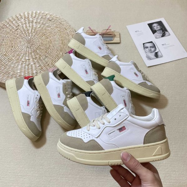 

2022 fashion autries casual shoes medalist low leather sneaker usa white black gold red pink azure blue women designer sneakers low trainers
