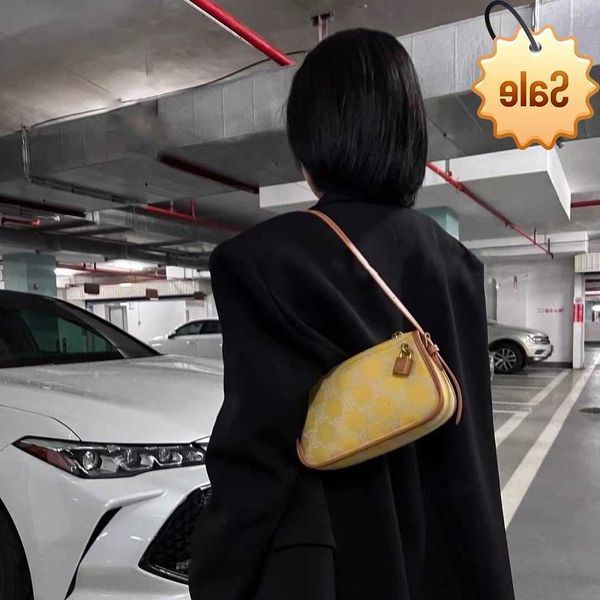 

designer bags street shooter one shoulder underarm female martha chaofa staff triumphal arch small crowd diagonal cross embroidered canvas b