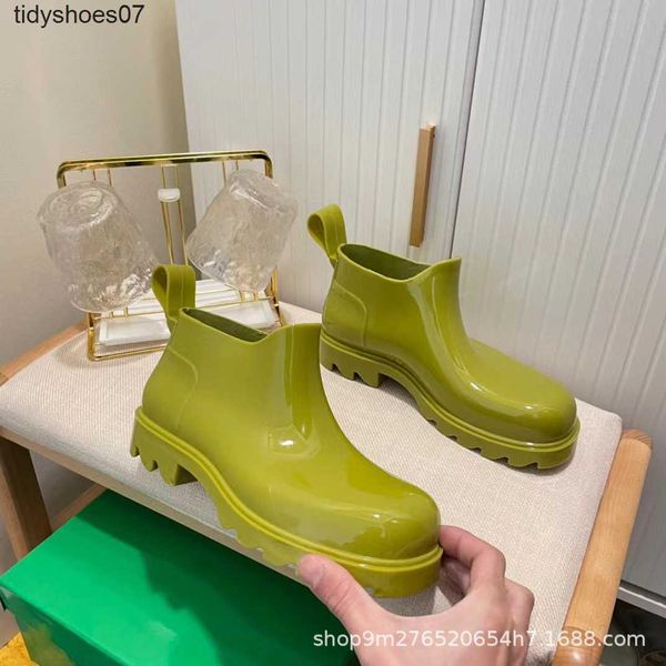 

classic family paris rain boots 2022 new thick soled high waterproof rain shoes shiny short martin boots candy color lovers' rubber sho, Black