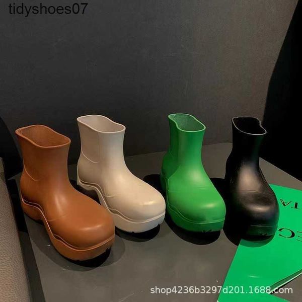 

2022designer retro style paris candy colored rain boots rubber thick soles high height short rain shoes same style as achigo moma, Black