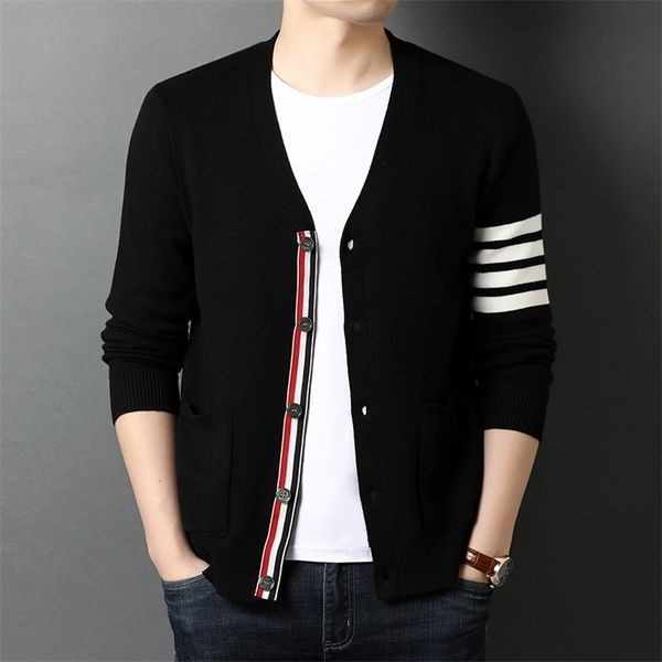 

men's sweaters grade autum winter brand fashion knitted men cardigan sweater black korean casual coats jacket mens clothing s3xl 221011, White;black