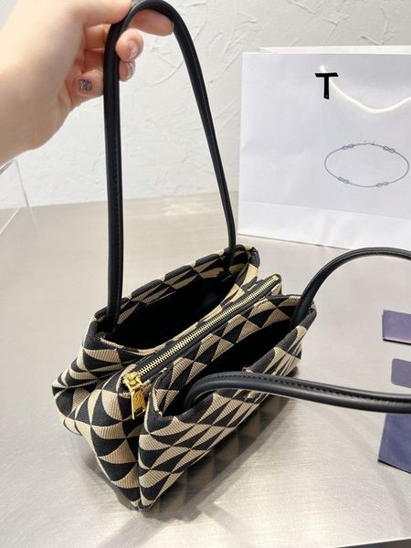 

triangle bag purses designer woman handbag leather canvas shopping symbole shoulde bags prads diagonal crossbody gold chain for with coin pu