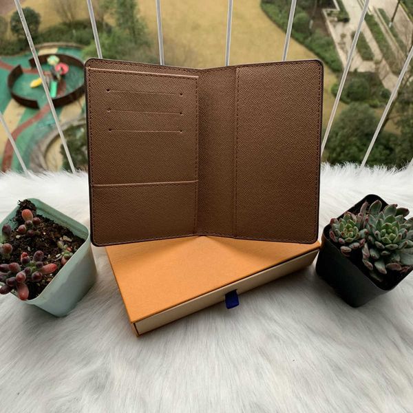 

2023 quality card holders paris style classic famous men women wallets famous genuine leather gy credit mini wallet couverture passeportt, Brown;gray