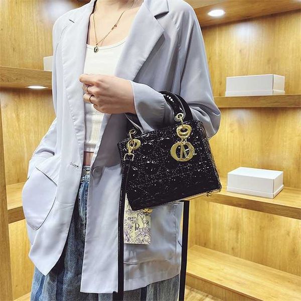 

spring and summer popular women's small wind lingge chain single messenger