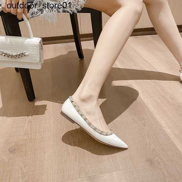 

designer sandals luxury dress shoes fashion single shoes autumn new riveted flat shoes fairy style pointed women slippers valentinoe'&#, Black