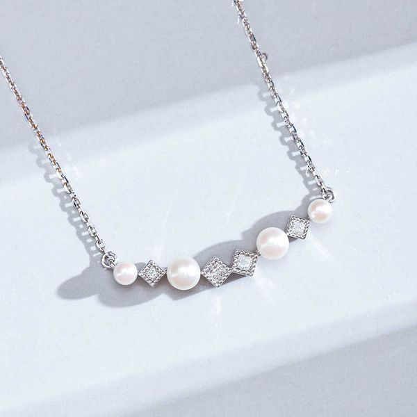 

pendant necklaces french luxury white gold pearl necklace elegant fashionable versatile smiling collarbone chain niche design l221011, Silver
