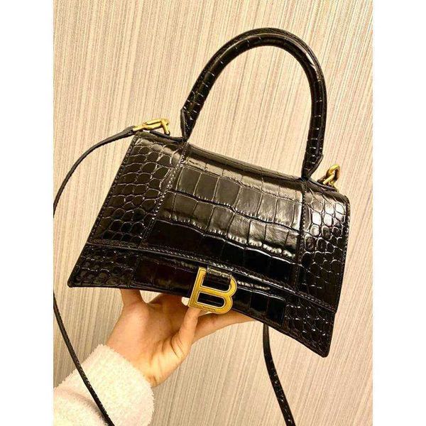 

high end textured bags women summer 2022 style trendy niche design one shoulder messenger handbag hourglass bag female