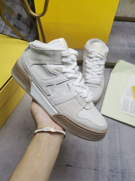 

2023 designer famous oversized casual shoes white black queens leather velvet suede platform 0720