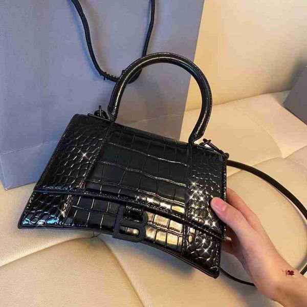 

balencalgass handbags designer star's same bag women's 2022 fashion versatile b family crocodile hourglasss bag b-shaped leather m